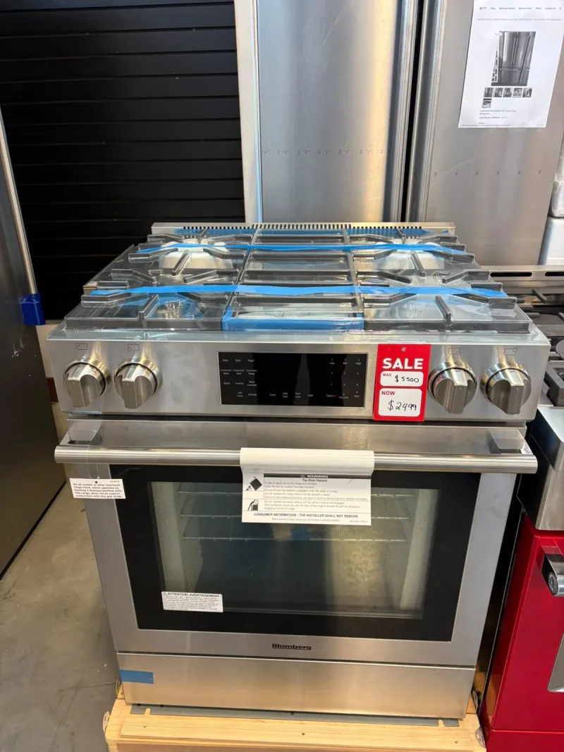 Blomberg BGR30420SS 30 Inch Slide-in Gas Range with 4 Sealed Burners, 5.7 cu. ft. European Convection Oven, 18,000 BTU-675 BTU 