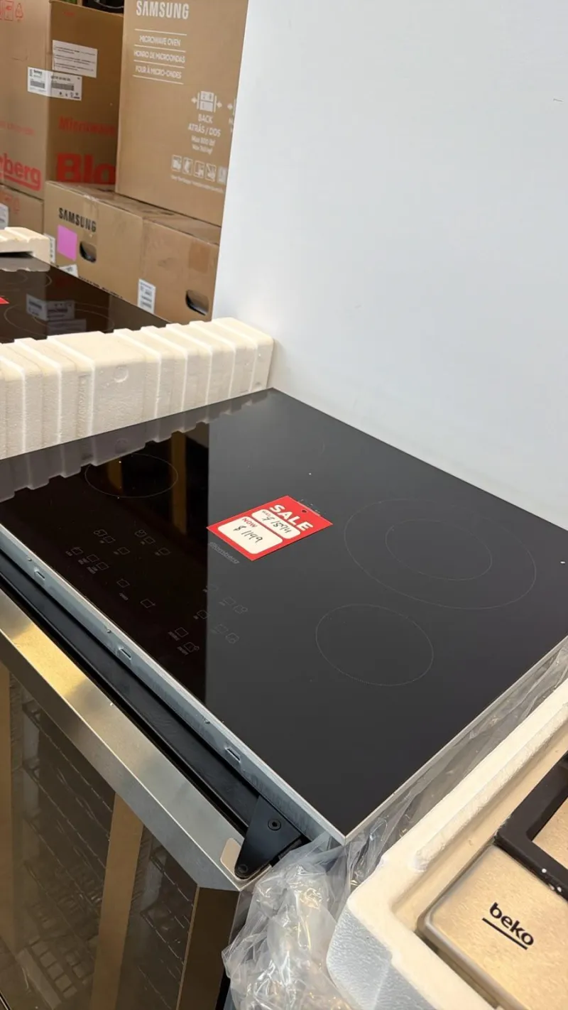 Bloomberg 24" Black Glass Cooktop