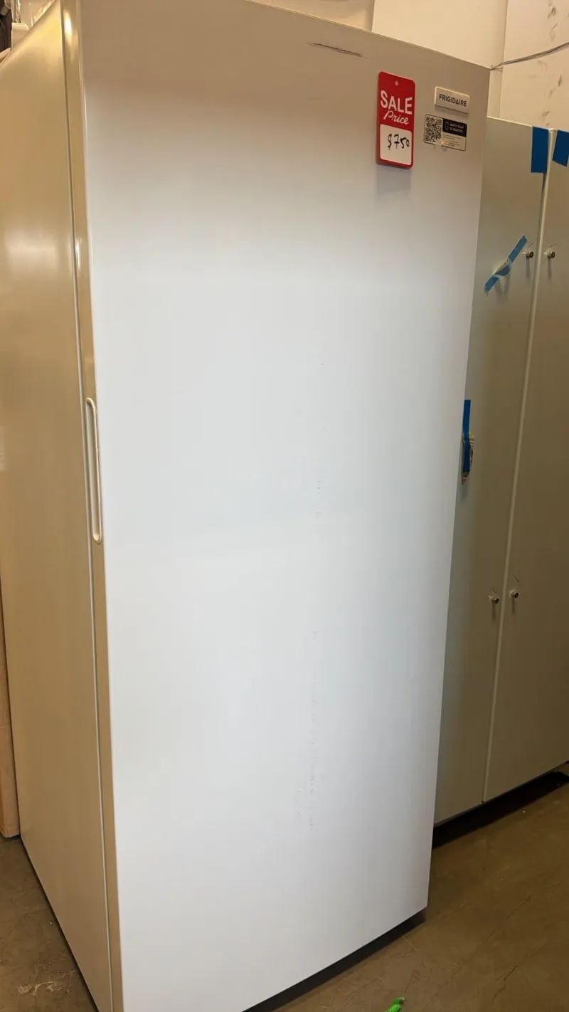 Frigidaire FFUE1626AW – 16 Cu. Ft. Garage-Ready Convertible Upright Freezer (White)