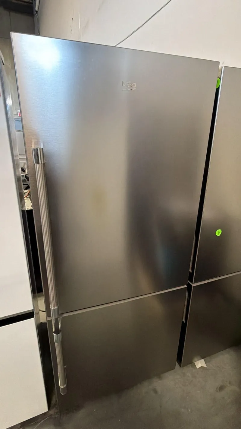 Beko BFBF30218SS 30" 16.1 Cu. Ft. Bottom Freezer Refrigerator