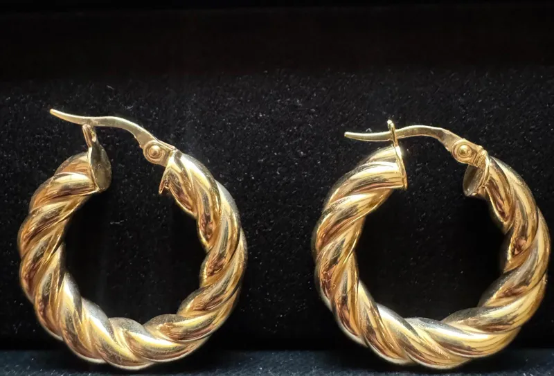 Arete torcido tubo gordo #2 10k 3.2g