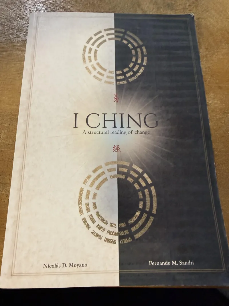 I Ching - A structural reading of change 