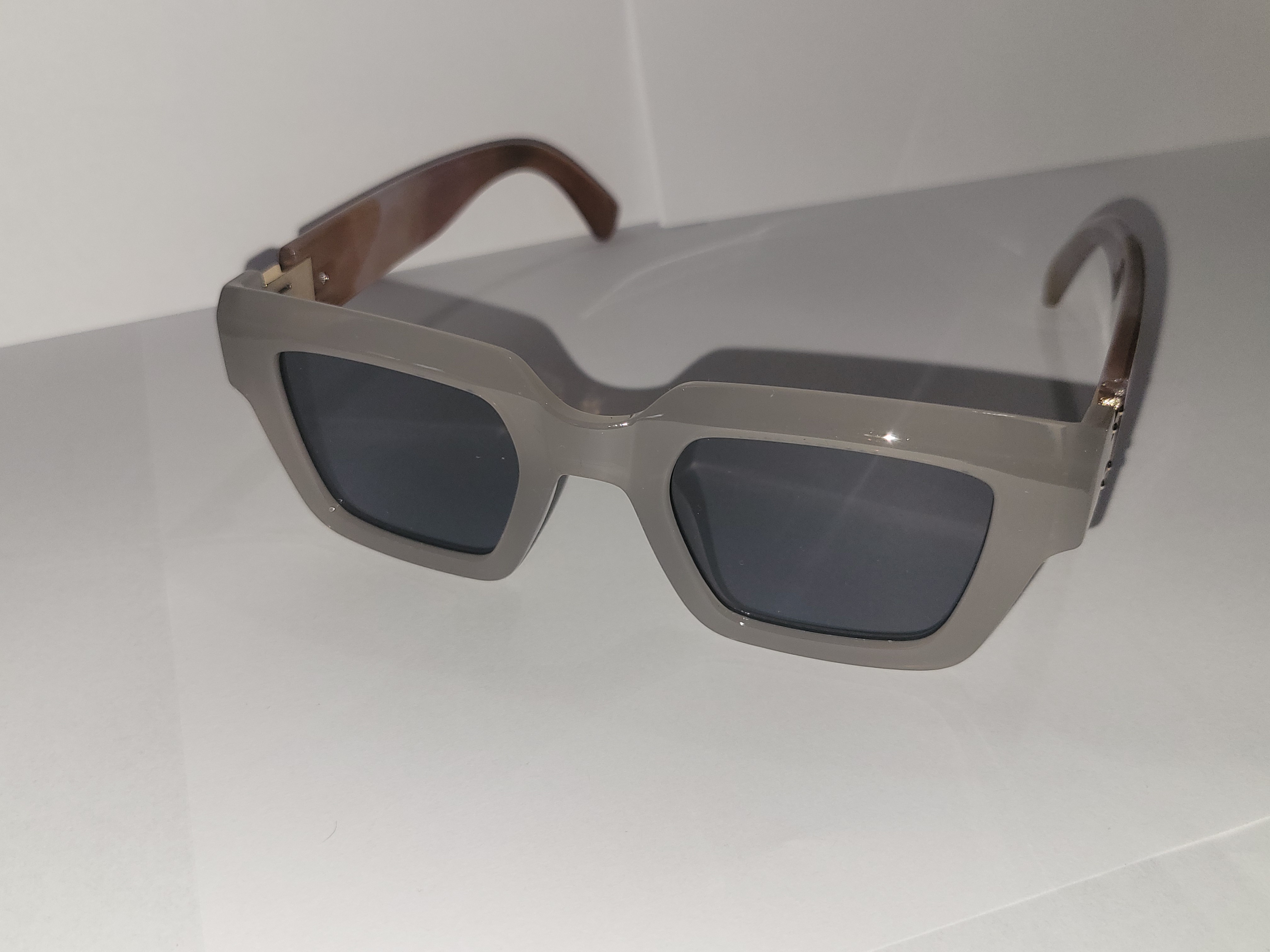 #15-Brown or Grey Framed Women's Sunglasses