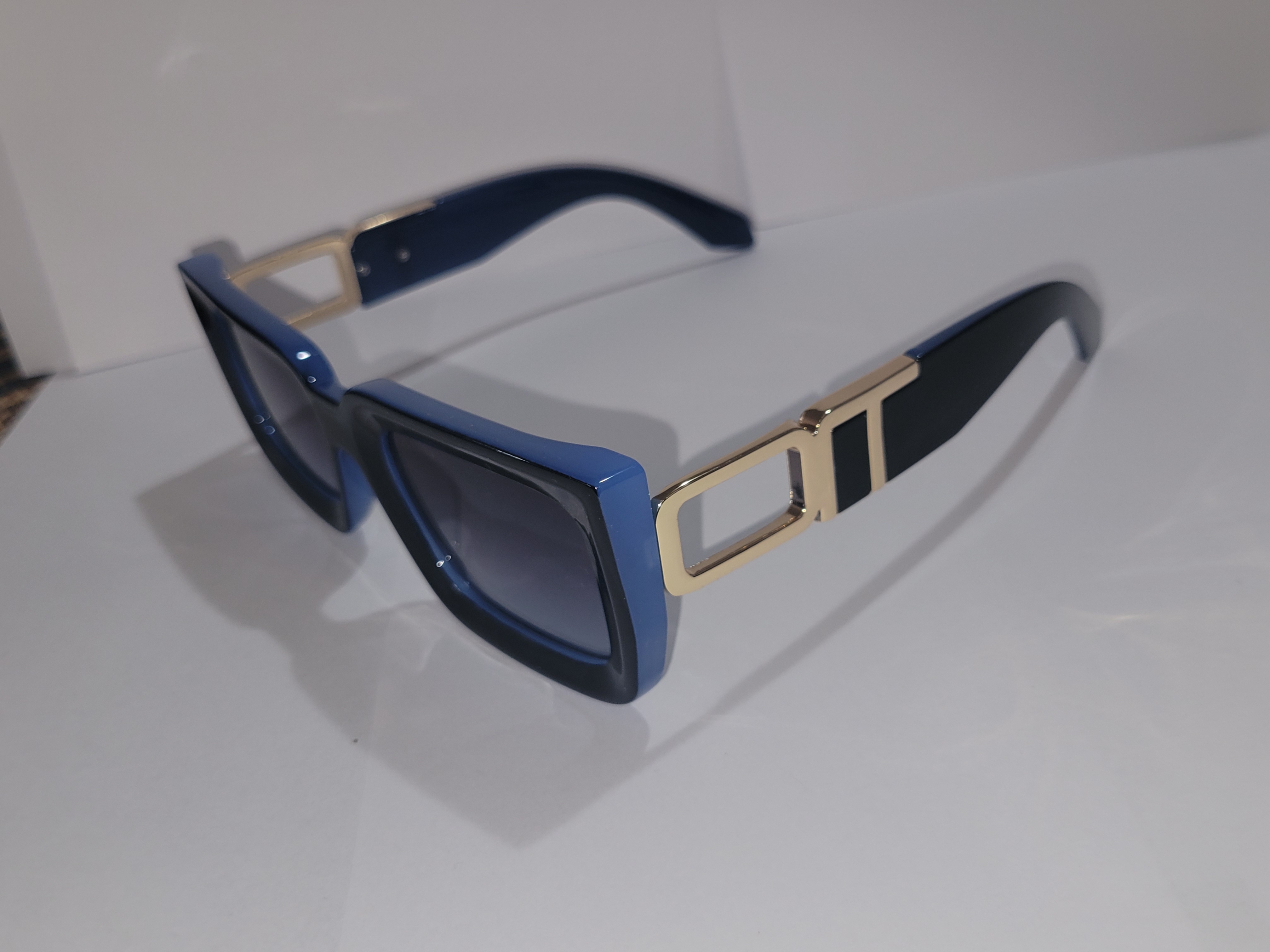 Retro Two Toned Frame Sunglasses