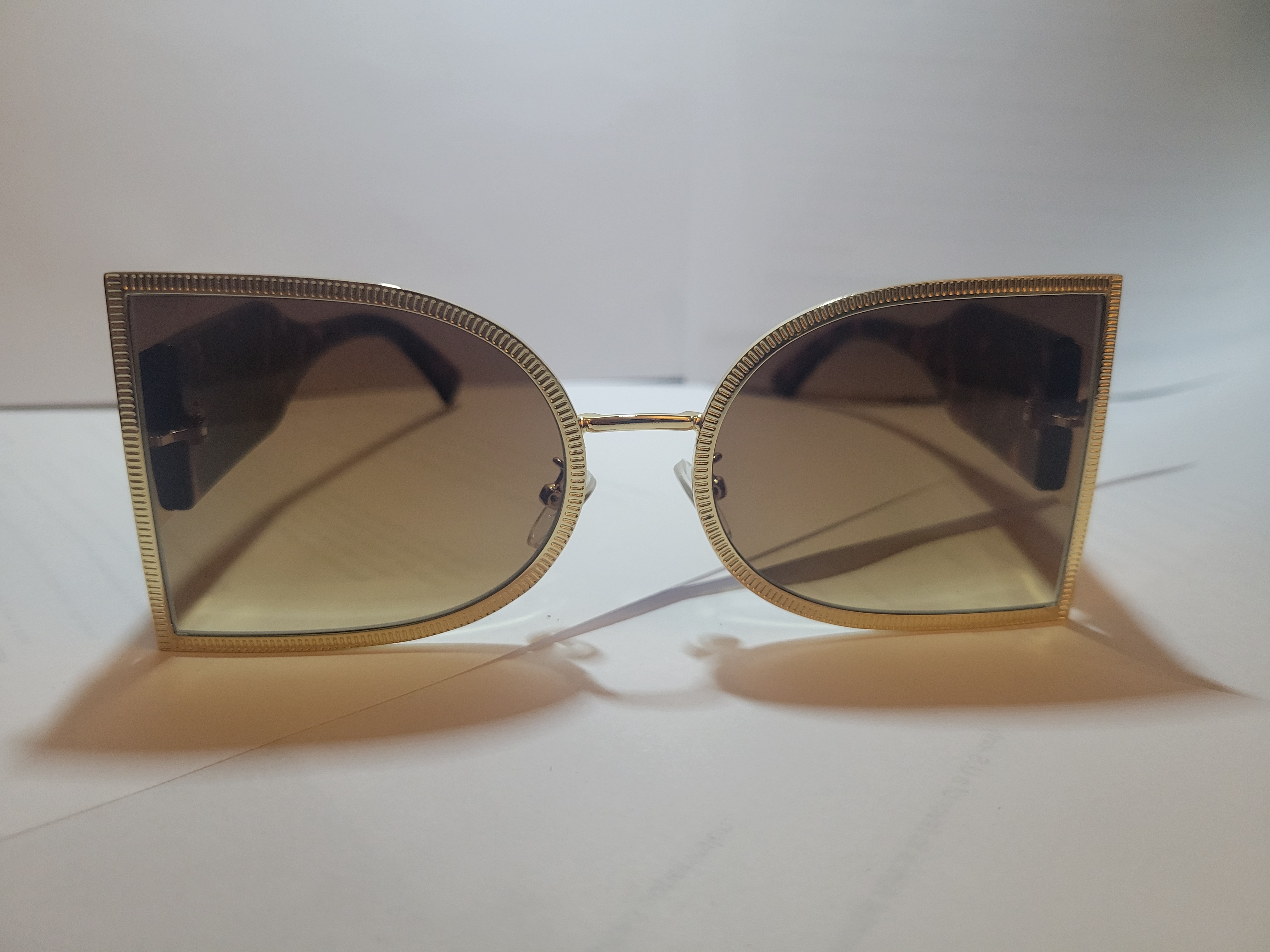 120-Tortoise Shell or White Armed Shades