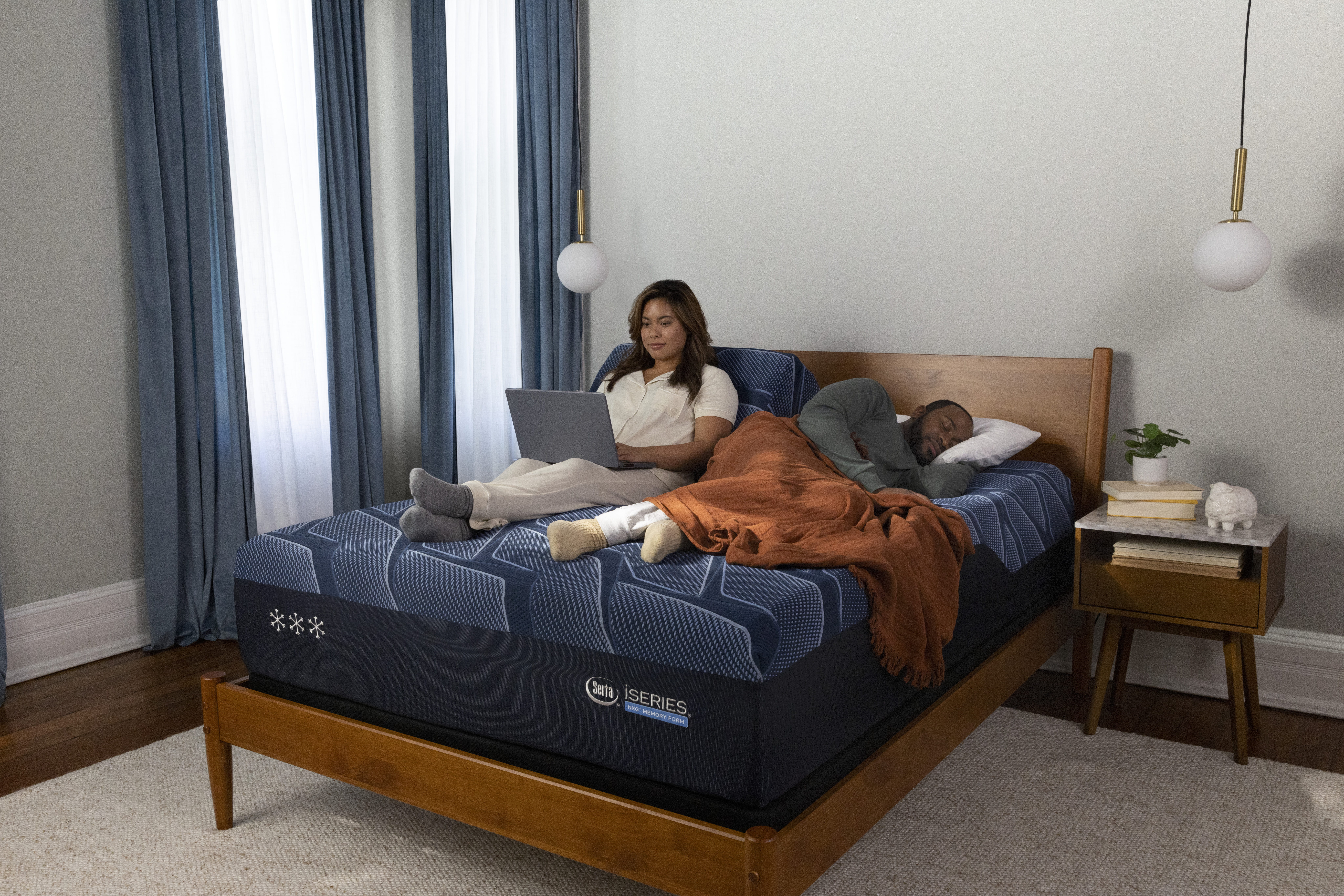 Serta® iSeries® NXG™ 4500 Hybrid Ultra Plush Foam