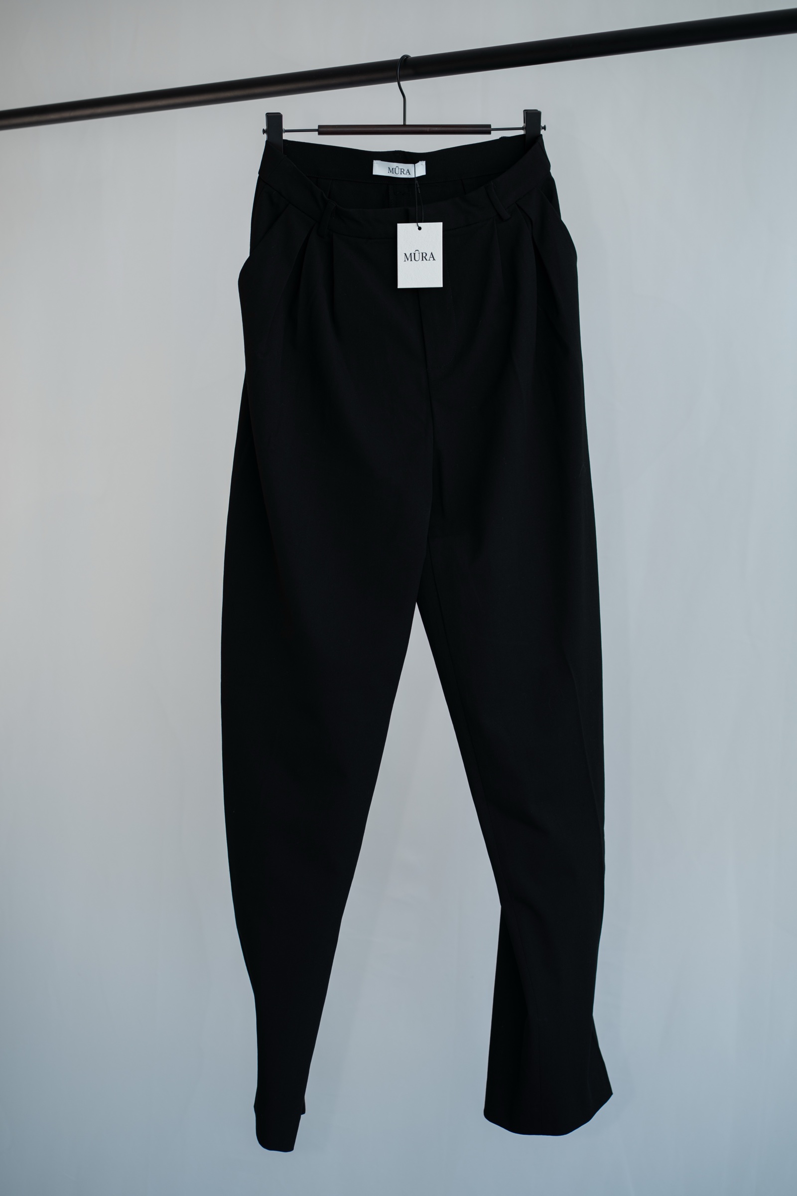 Pantalón Negro Detalle bajo
