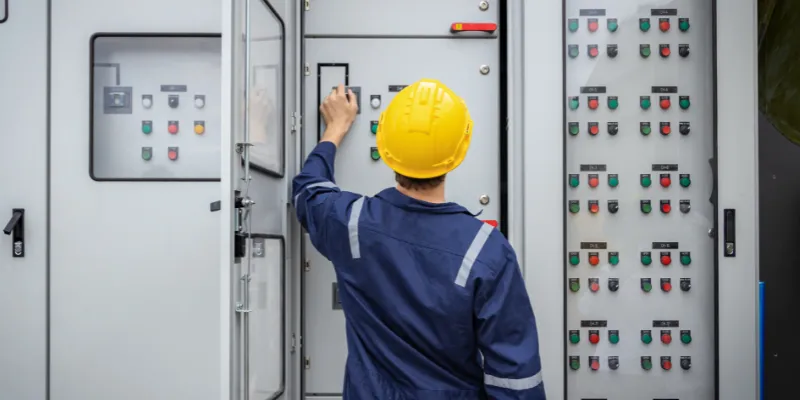 Curso NR 10  Segurança em Instalações e Serviços com Eletricidade (Formação)