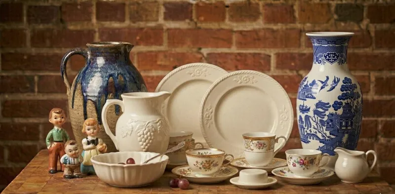 Vintage Pottery, Ceramics & Fine Porcelain