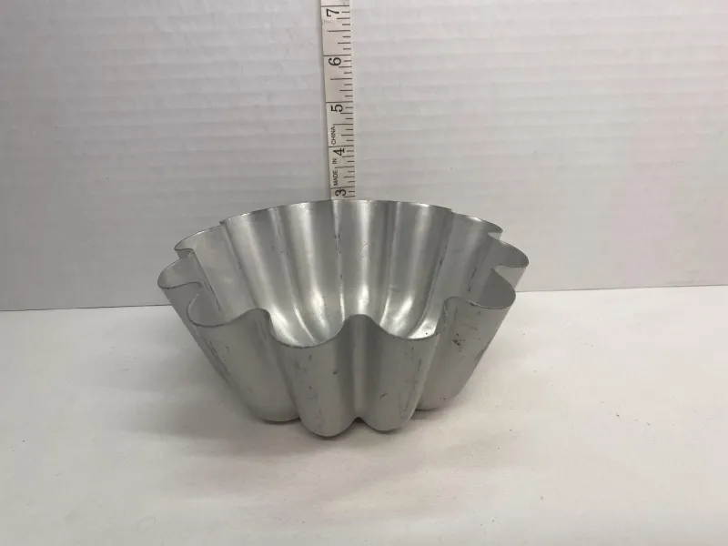 Vintage Aluminum Fluted Melon Mold - Starburst Jello & Cake Baking Pan