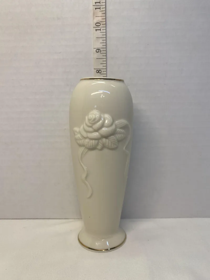Lenox Ivory Fine Porcelain Lenox Rose Bud Vase with 24K Gold Trim - 8 Inch