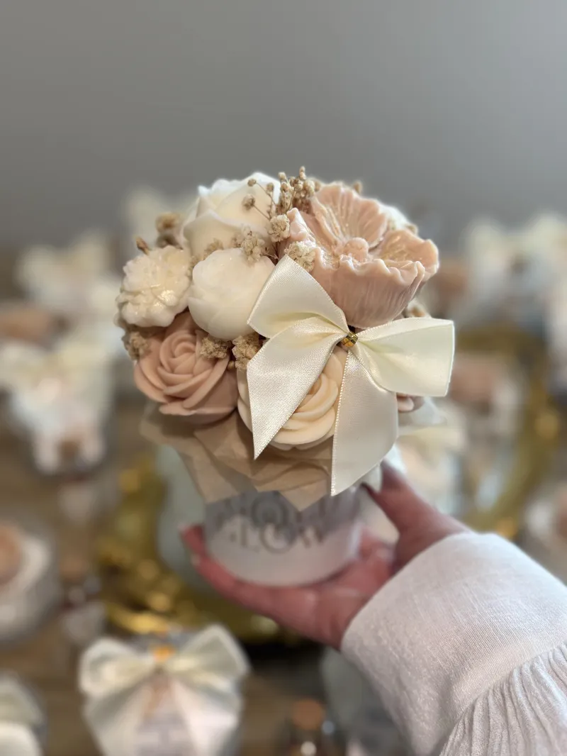 Colección Momentos que Iluminan – Set de 12 Mini Bouquets Personalizados