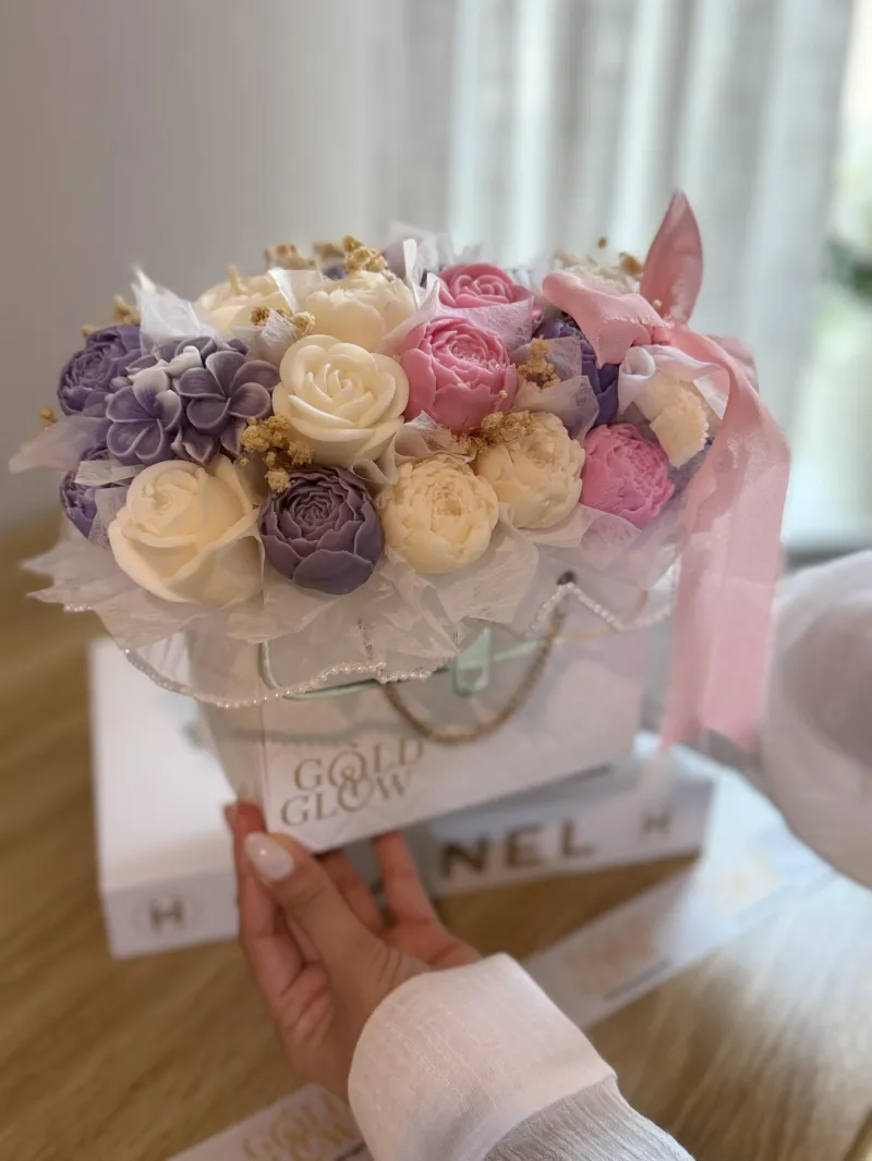 Cesta Floral de Velas Artesanales “Rosé Lavande”