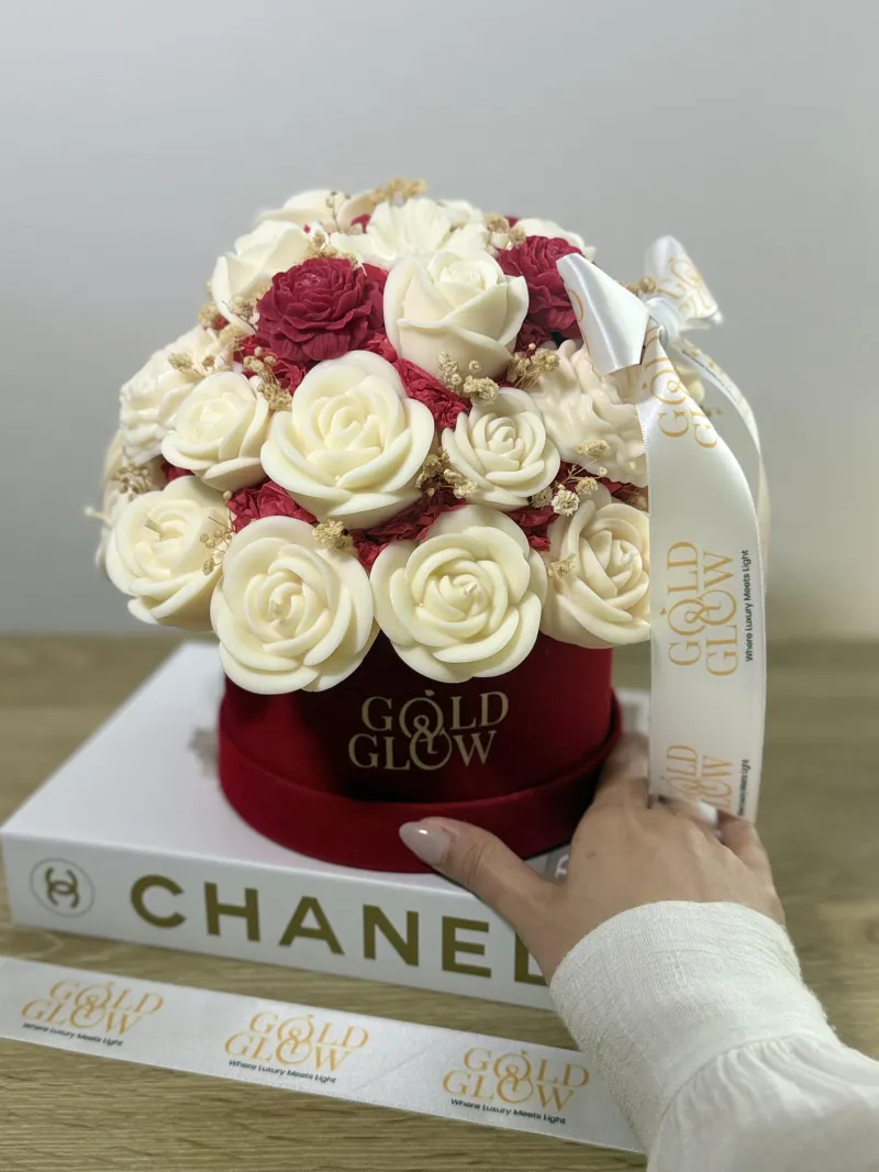 Ramo de Rosas de Cera – Burgundy Elegance