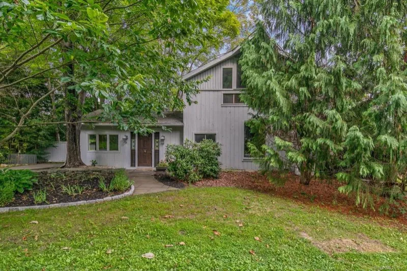 94 Old Town Farm Rd, Woodbury, CT — sold colonial
