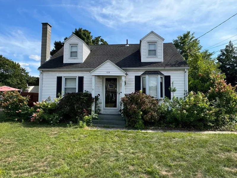 129 Edgewood Ave, Chicopee, MA — sold single-family home