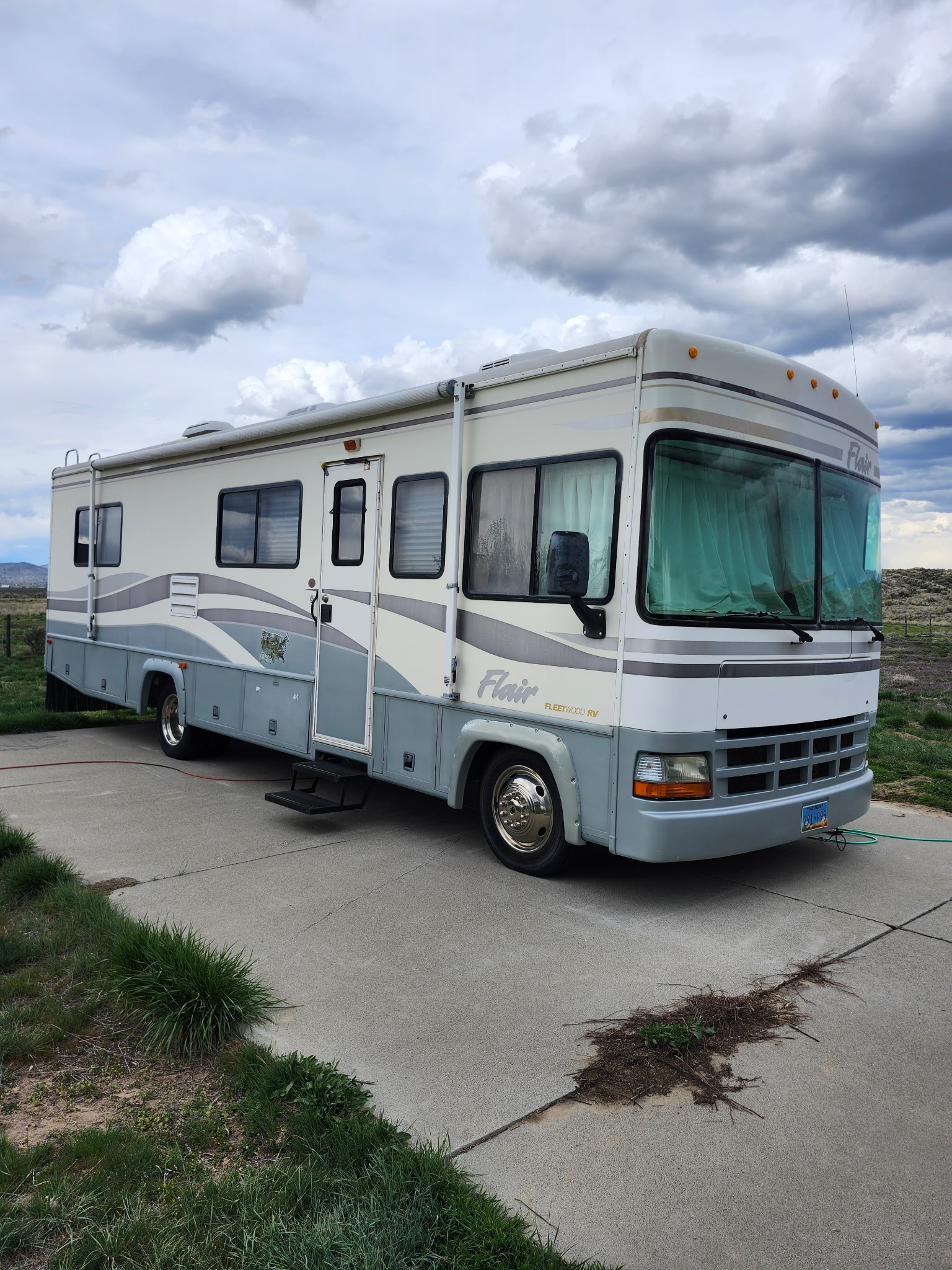 2000 Fleetwood Flair 30H with Ford V10