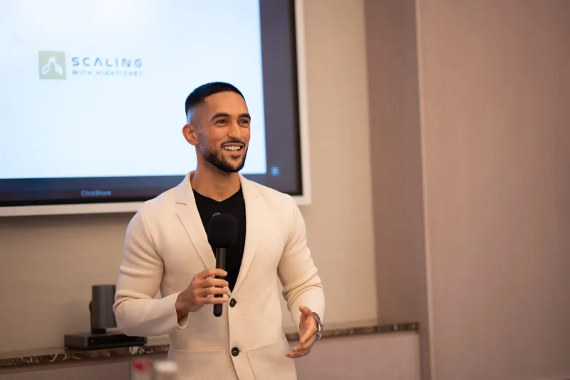 Mehdi Syed on stage at a Scaling With High Ticket event