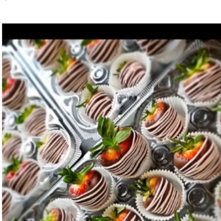 Chocolate Dipped Strawberries 