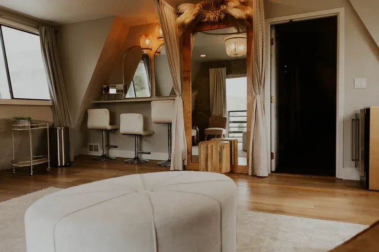 A softly furnished getting-ready room inside Stone Crossing