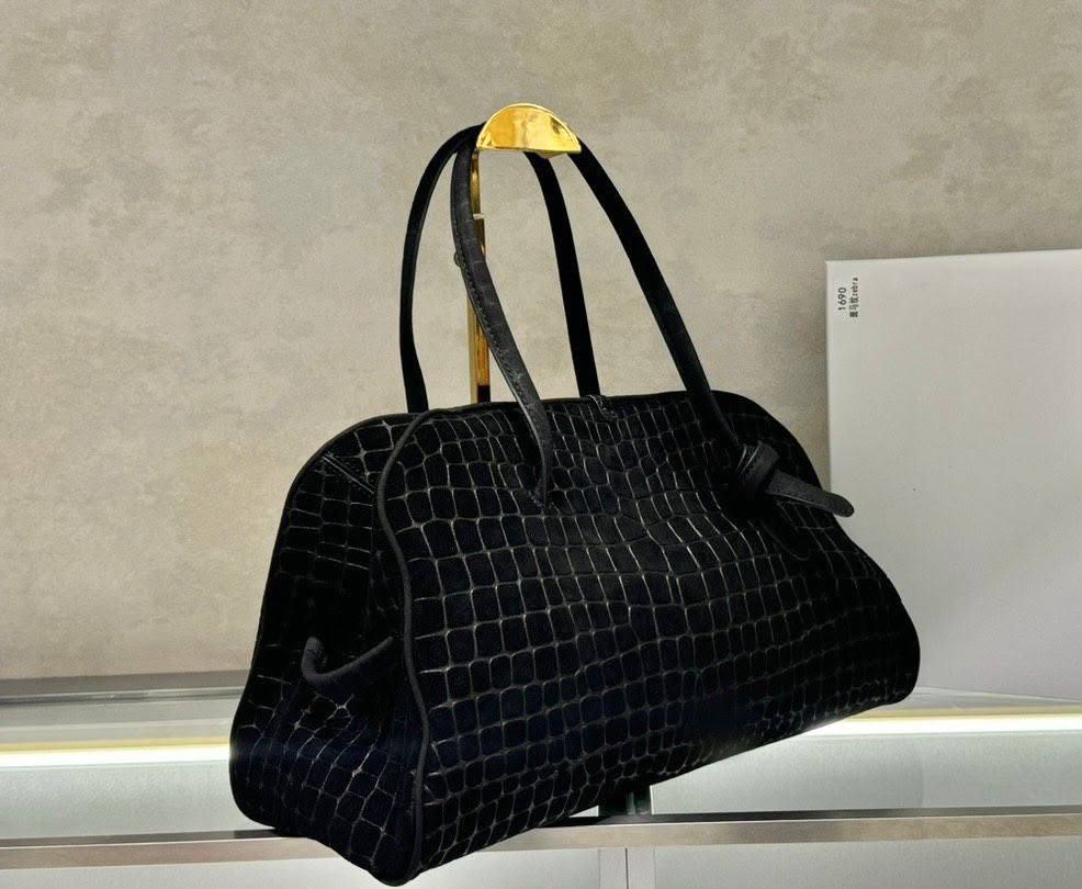 Jacquemus Luxury Handbag | Modern & Stylish Design | UAE | D-E56