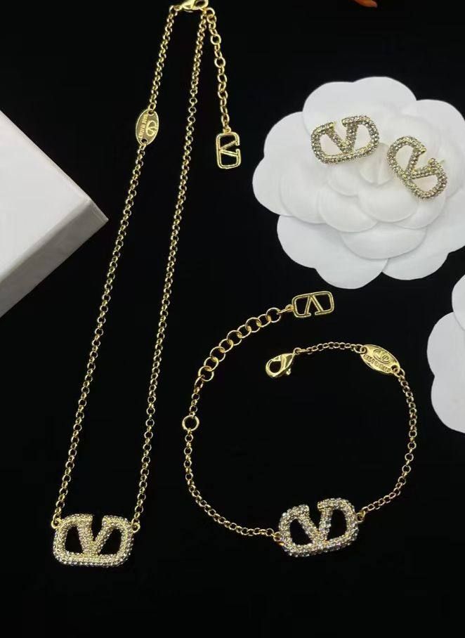 Elegant Valentino Inspired Jewelry Set (Premium Quality - Copy One) | D-E32