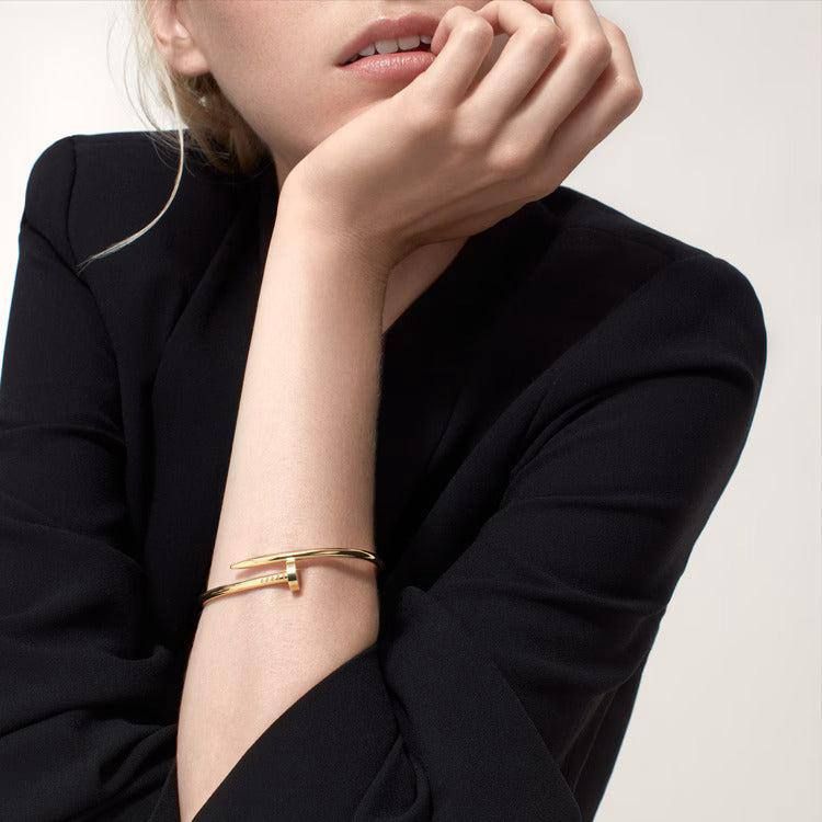 اسوارة كارتير جست أن كلو (Cartier Juste un Clou) المسمار المرصعة بالألماس | فخامة عصرية في الإمارات | D-A26
