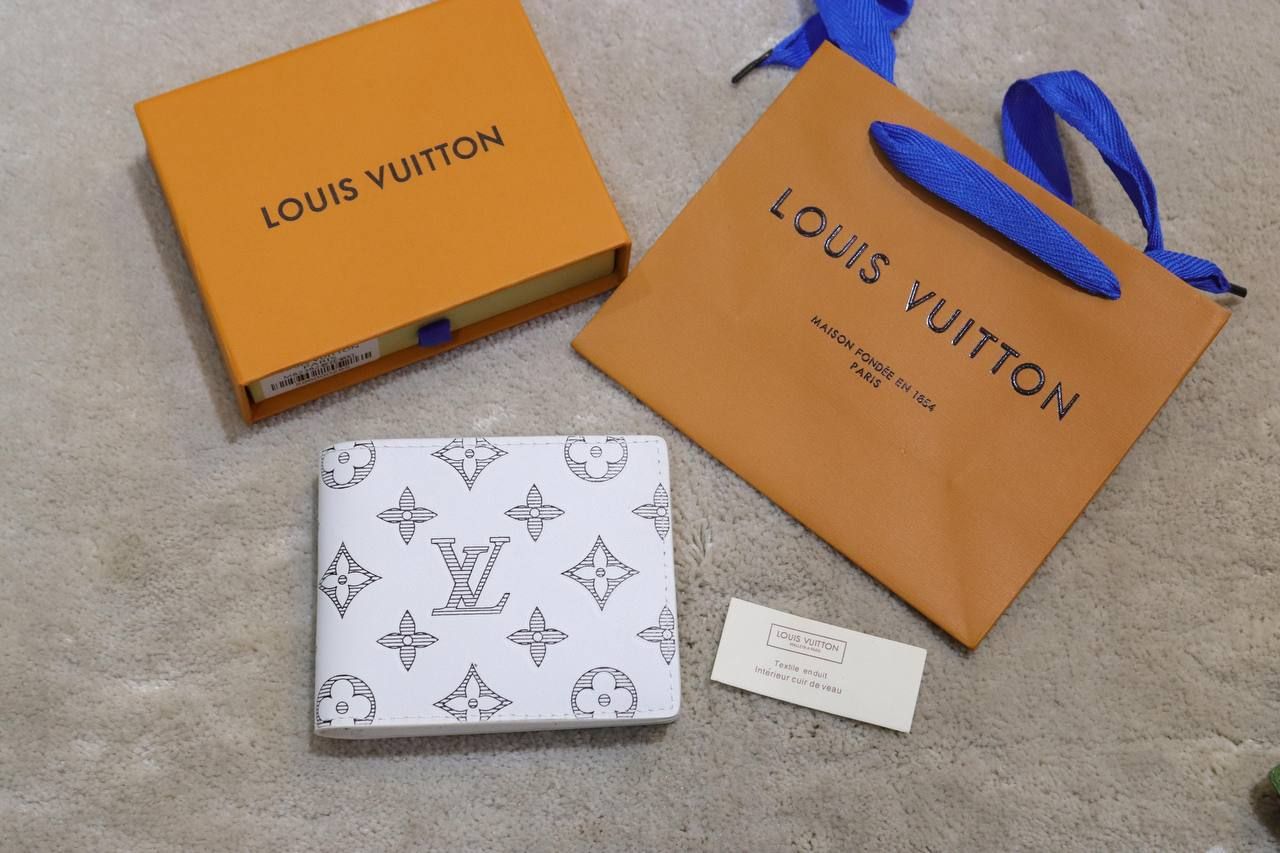 Louis Vuitton Monogram Wallet | The Ultimate Statement of Luxury & Elegance 💼✨ | D-E43