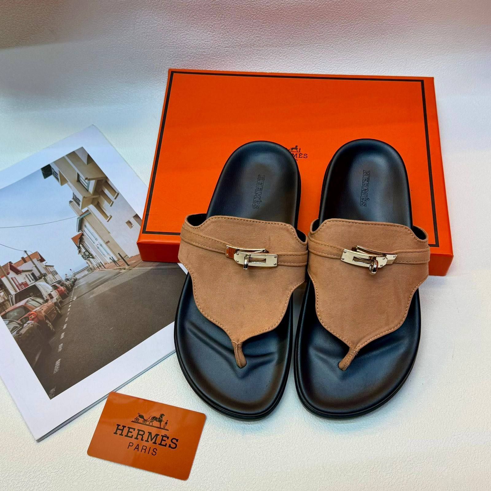 ​صندل هيرمز (Hermès Chypre) الفاخر – فخامة جلدية مريحة وأناقة صيفية متكاملة | D-A46