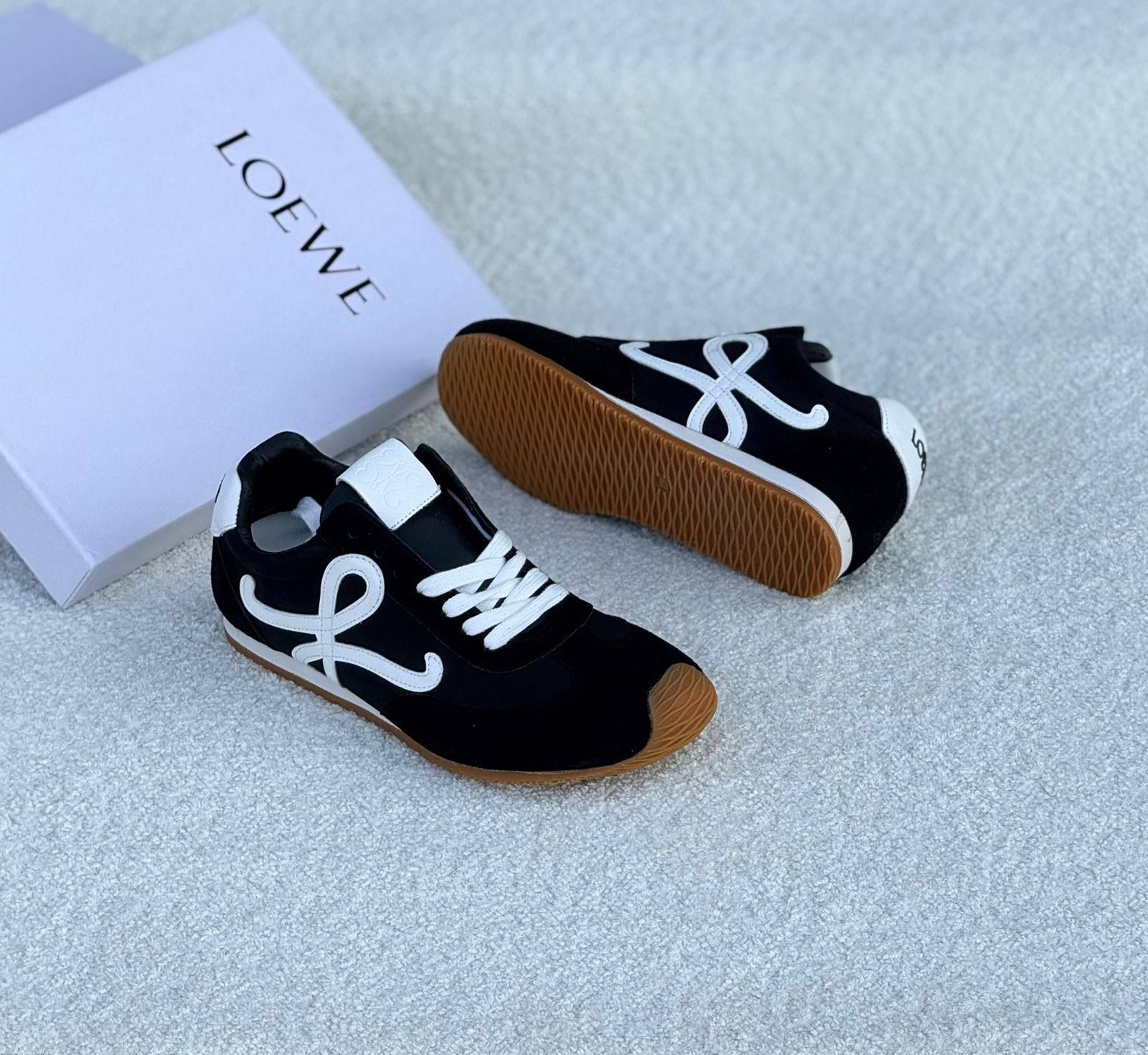 ​حذاء سنيكرز لووي (LOEWE) الرياضي – كلاسيكية عصرية وخفة الحركة | D-A46