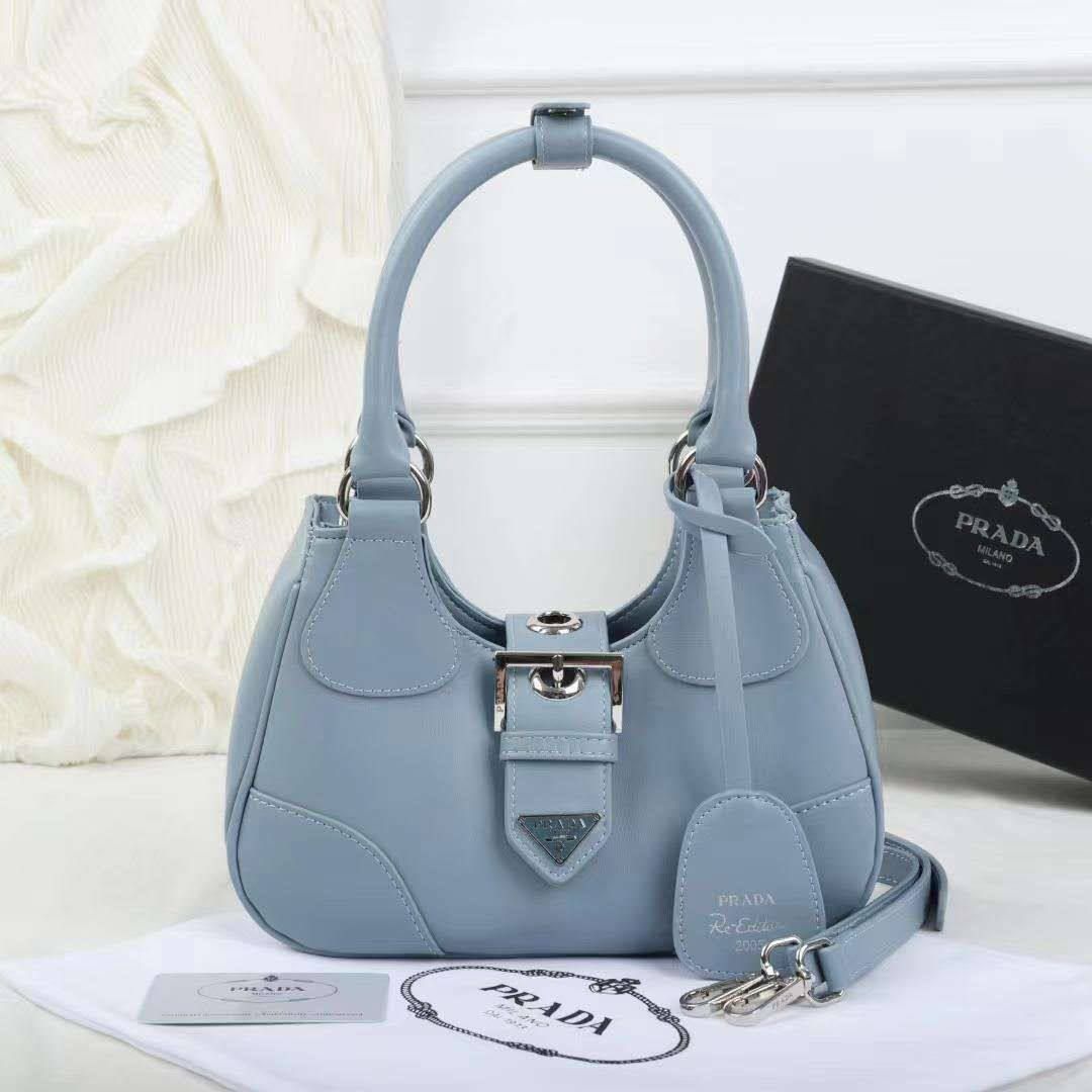 حقيبة توت برادا سيمبول جلد فاخر بنقشة هندسية بارزة - مقاس عملي كبير | D-A17