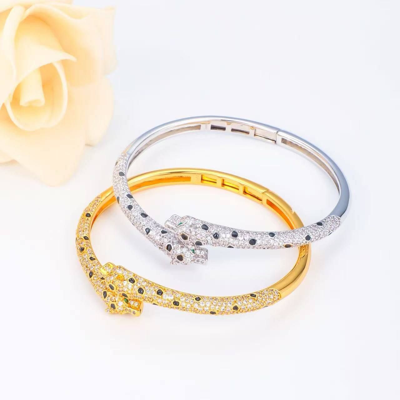 Luxury Cartier Panthère Bangle – Premium High Copy | D-E26