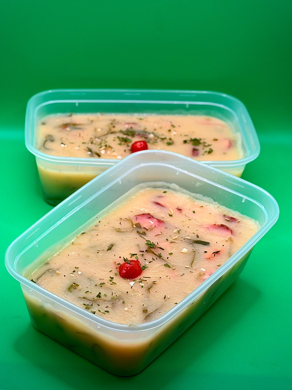 Low-carb green soup with calabresa sausage and bacon