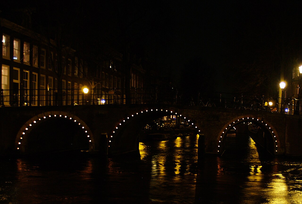 Amsterdam by Night: Photography Quest