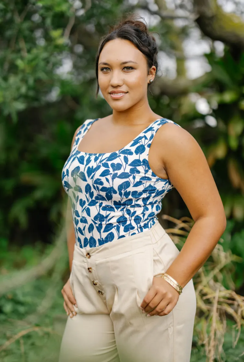Kaila Fitted Tank Anthurium White and Blue