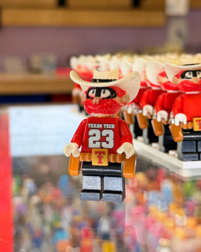Raider Red With Jersey Minifigure