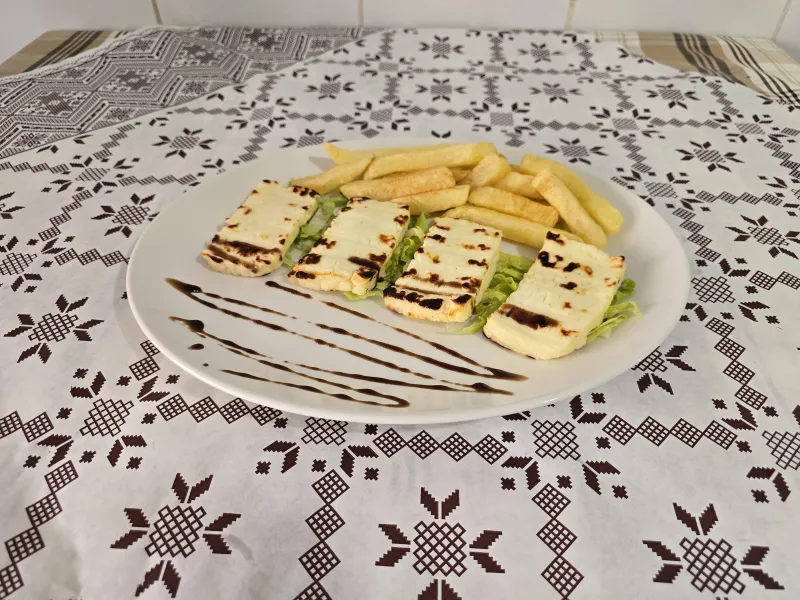 Halloumi on the grill – Cyprus cheese (1 piece)