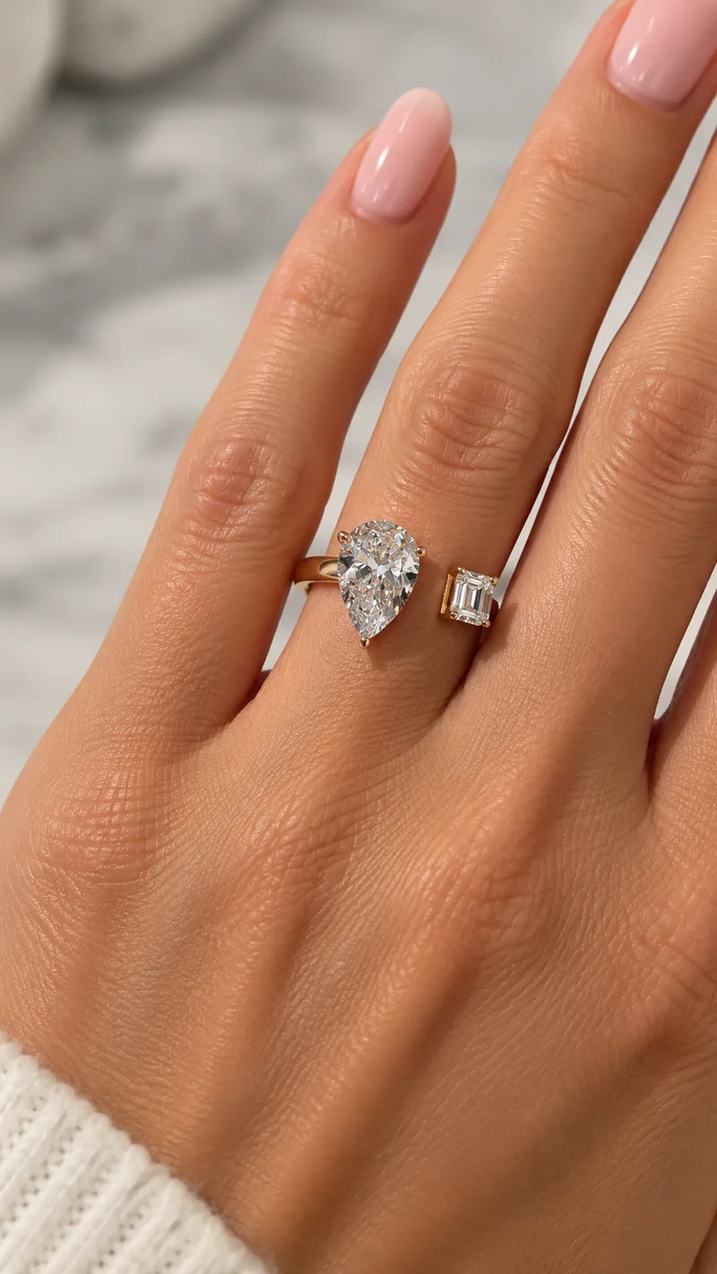 Pear & Emerald-Cut Diamond toi et Moi Ring 