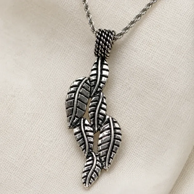 Serafina Leaf Pendant
