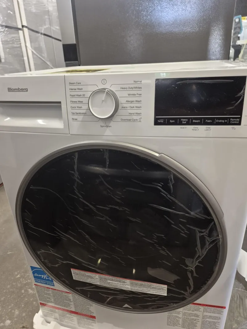 Blomberg WM98220SX Washer & DV17600W2 Heat Pump Dryer 24'' Wide