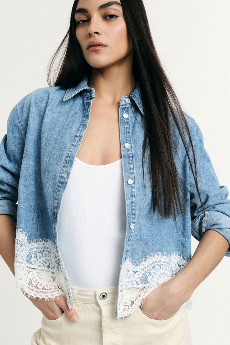 SHIRT WITH CLASSIC COLLAR AND LACE HEM