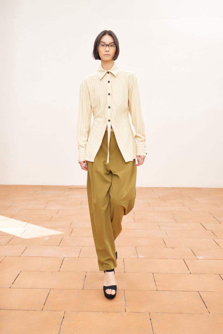 LONG-SLEEVED SHIRT WITH THIN VERTICAL STRIPES