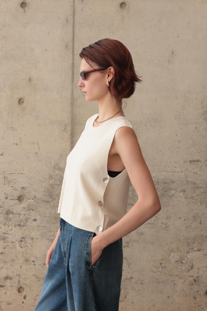 SLEEVELESS TOP WITH SIDE BUTTONS BEIGE