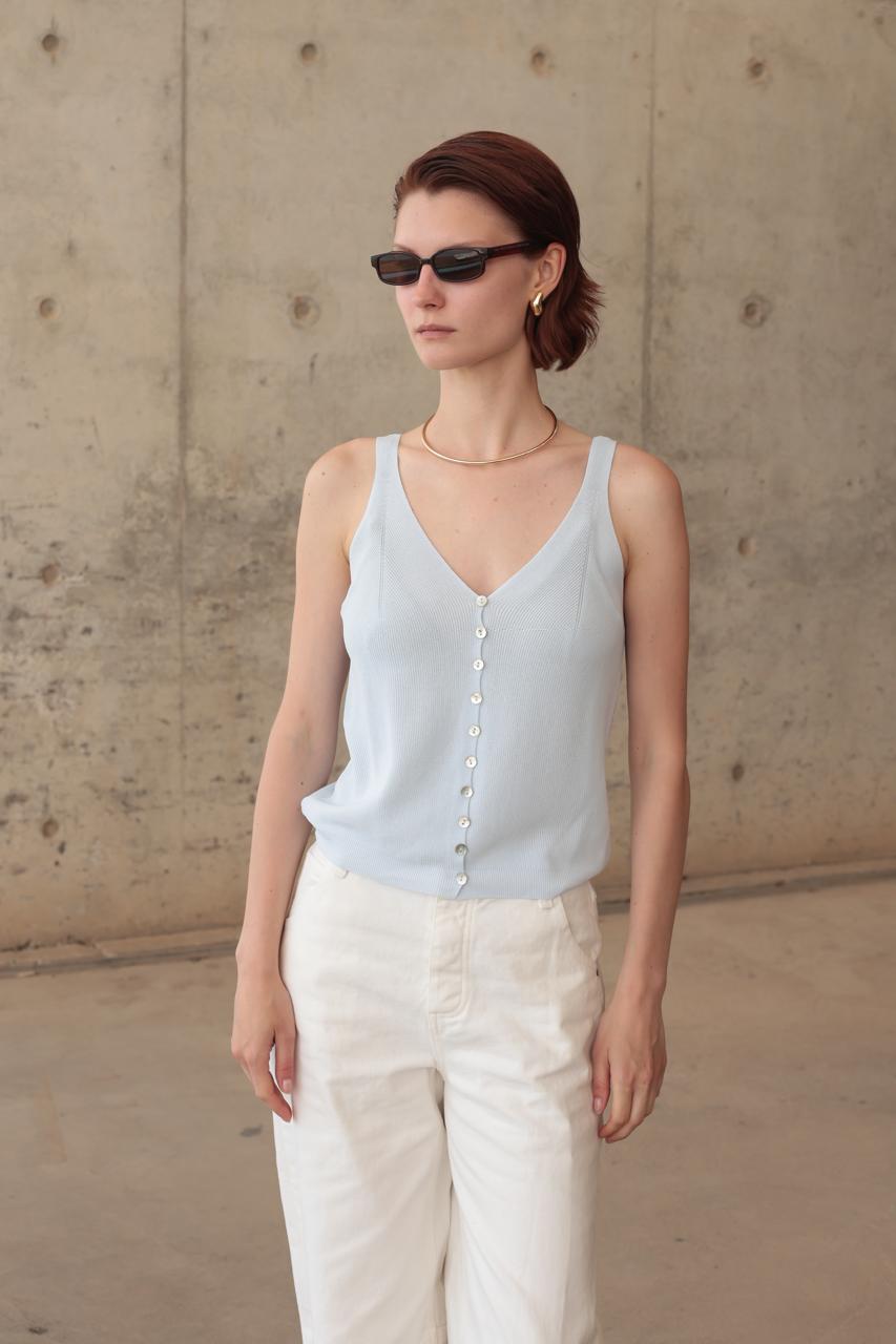 ΤOP WITH STRAPS AND FRONT BUTTON CLOSURE-LIGHT BLUE