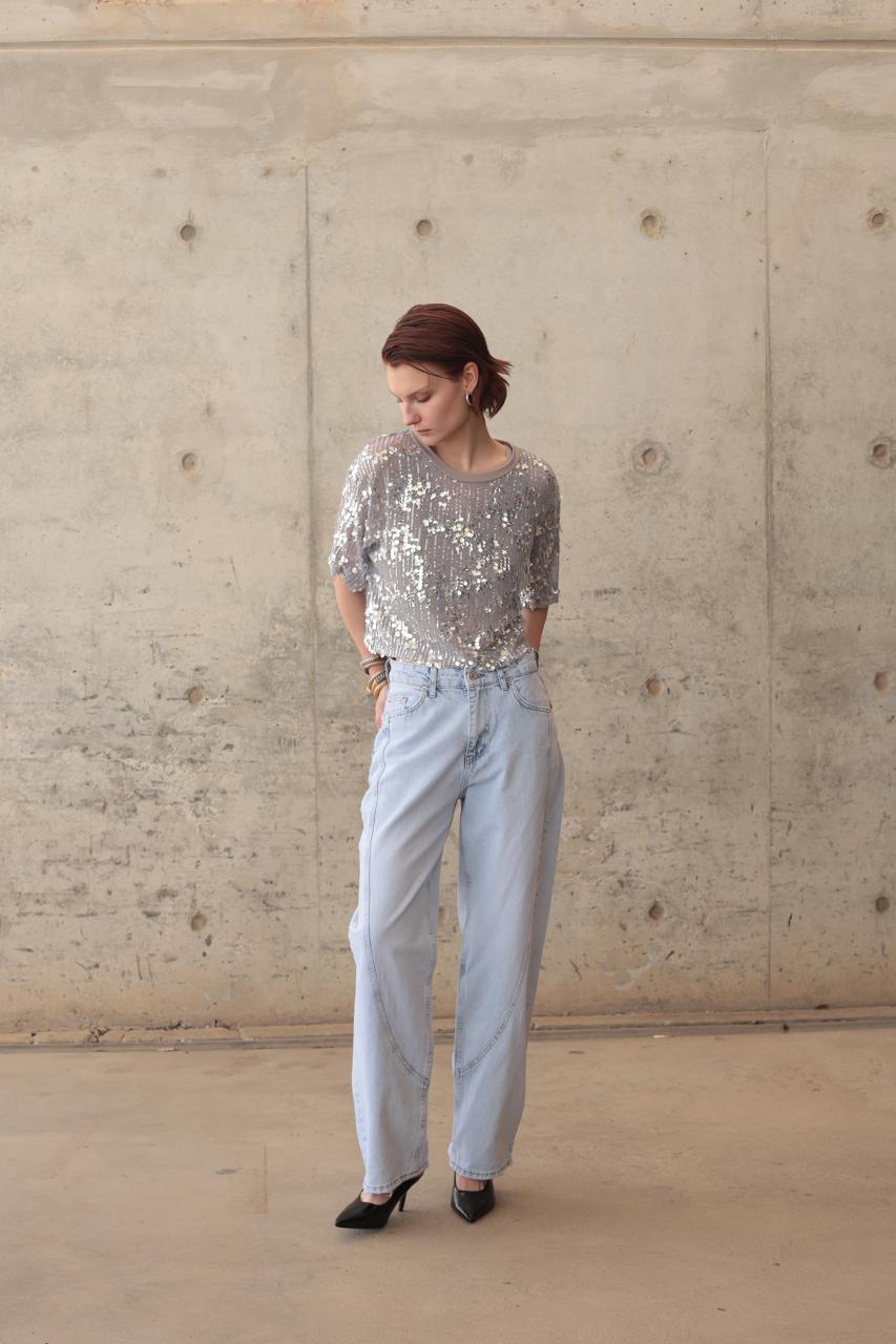 SHORT-SLEEVED T SHIRT WITH SEQUIN EMBELLISHMENT
