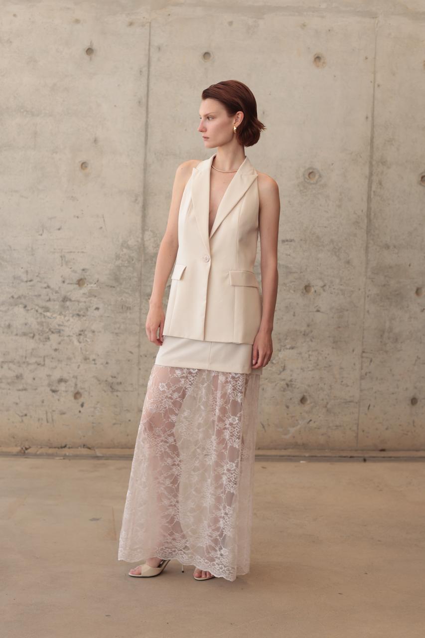 SET WITH DELICATE LACE