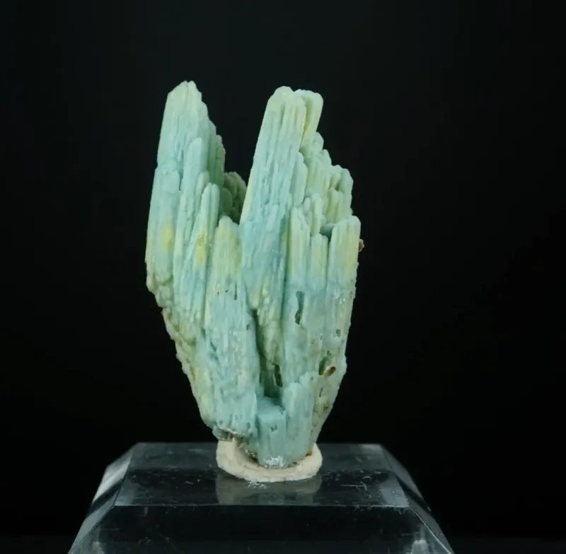 Plumbogummite ps. Pyromorphite - Yangshuo Mine, China