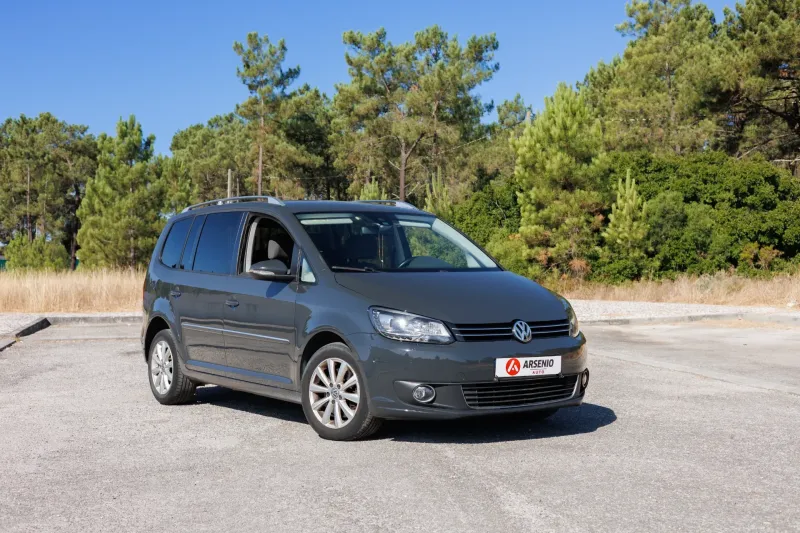 Volkswagen Touran 2.0TDI Highline DSG||2015||230000km||Gasóleo||Automática||140CV||Em Stock