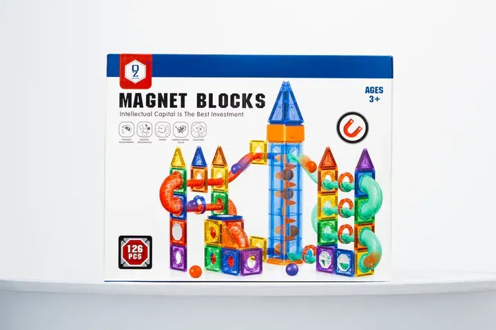 Juego magnético armable con torre motorizada