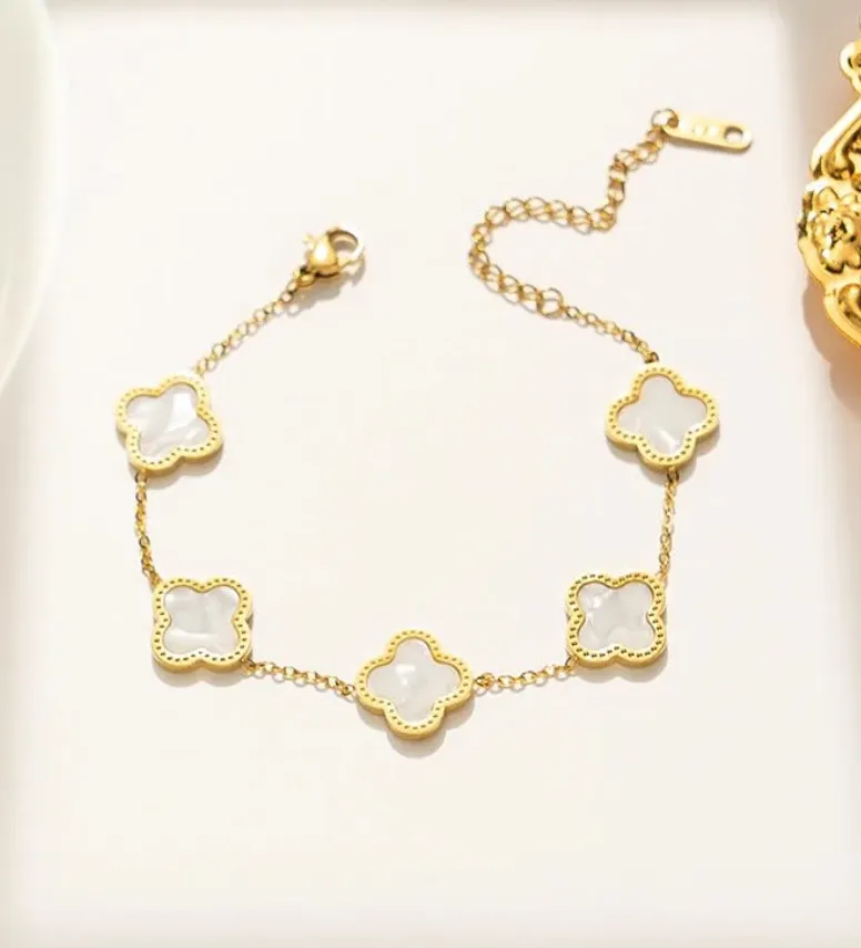 Clover Pendant Necklace & Bracelet